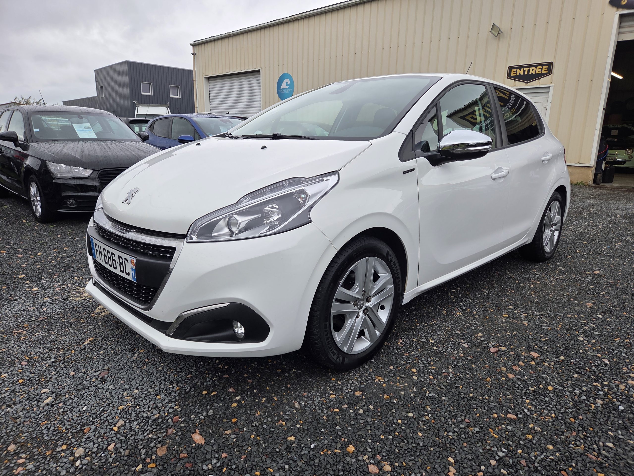 PEUGEOT 208 1.2 i 80 cv - 2019 - 47000 kms - 5 Portes - CarPlay