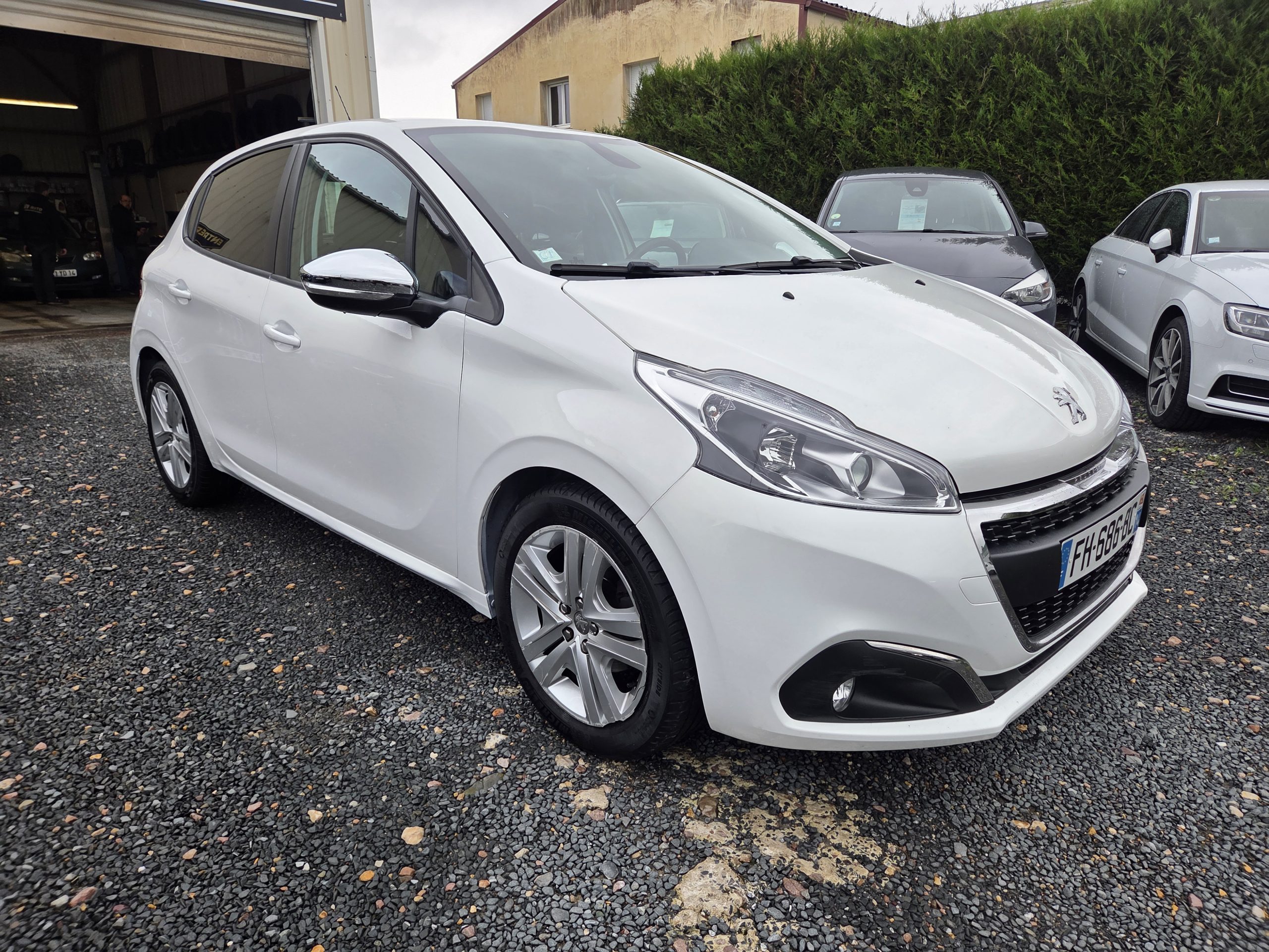 PEUGEOT 208 1.2 i 80 cv - 2019 - 47000 kms - 5 Portes - CarPlay – Image 4